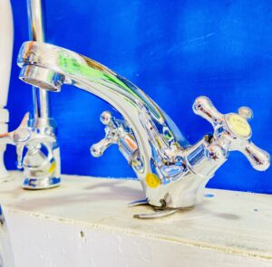 Swan basic tap single hole double handles