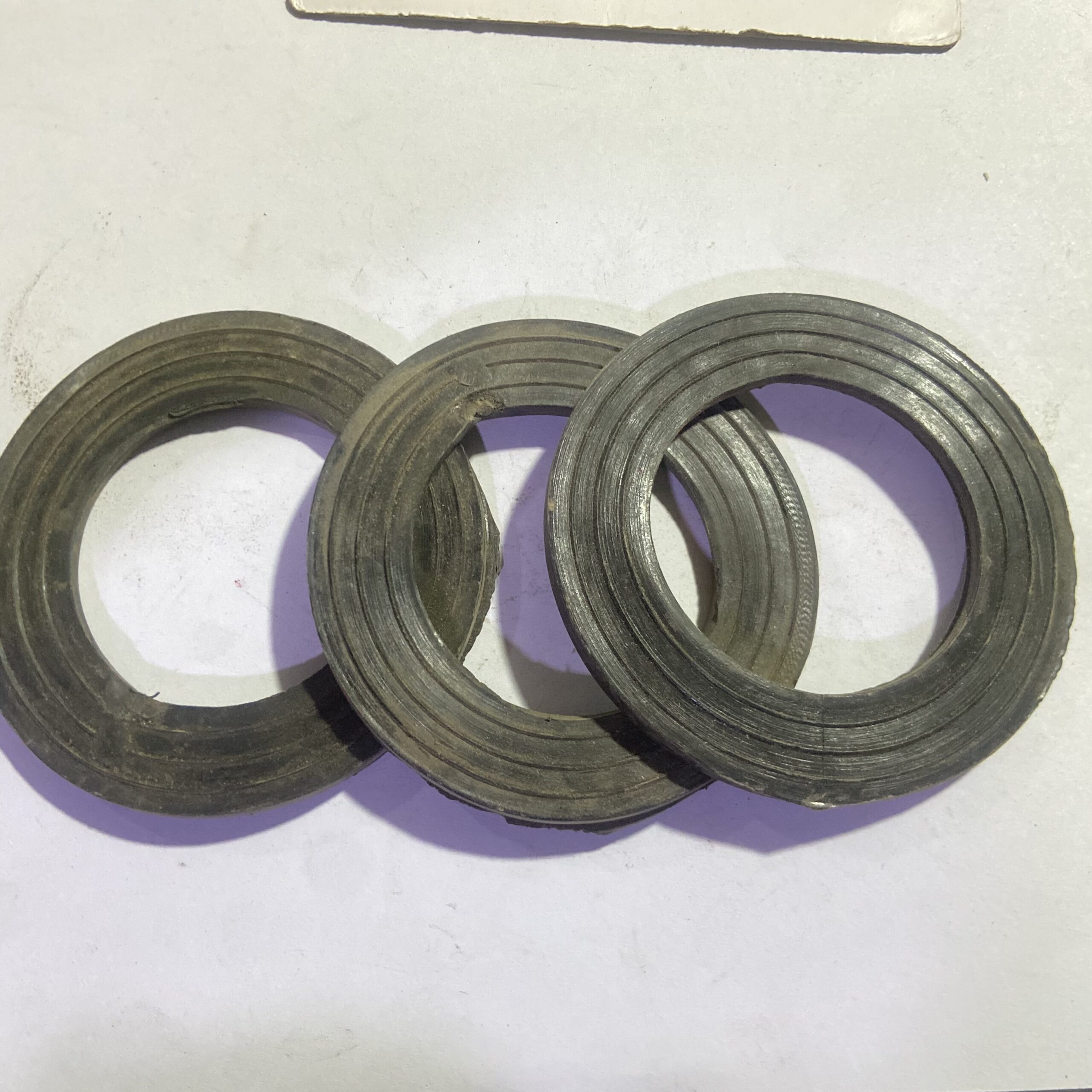 Flat rubber washer